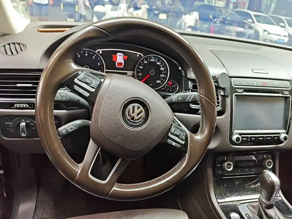 Volkswagen Touareg 2017 — фото 11