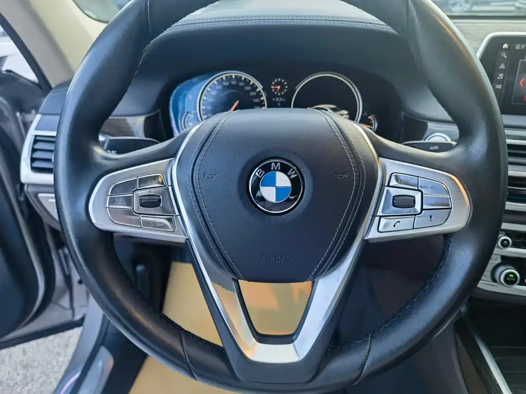 BMW 7 Series 2017 — фото 10