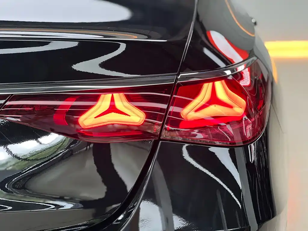 Mercedes-Benz E-Class 2025 — фото 17