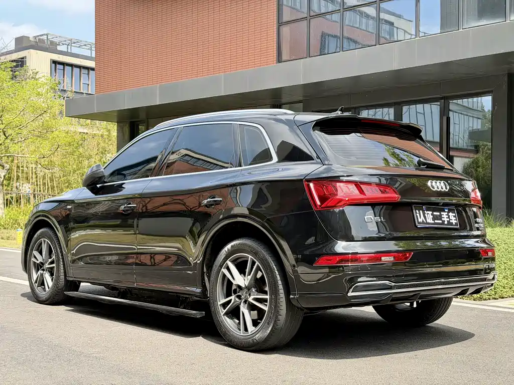 Audi Q5L 2020 — фото 23