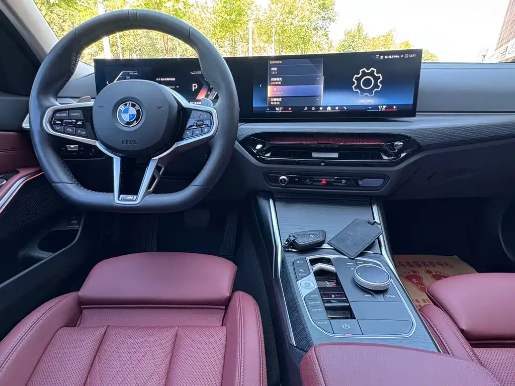 BMW 3 Series 2025 — фото 10