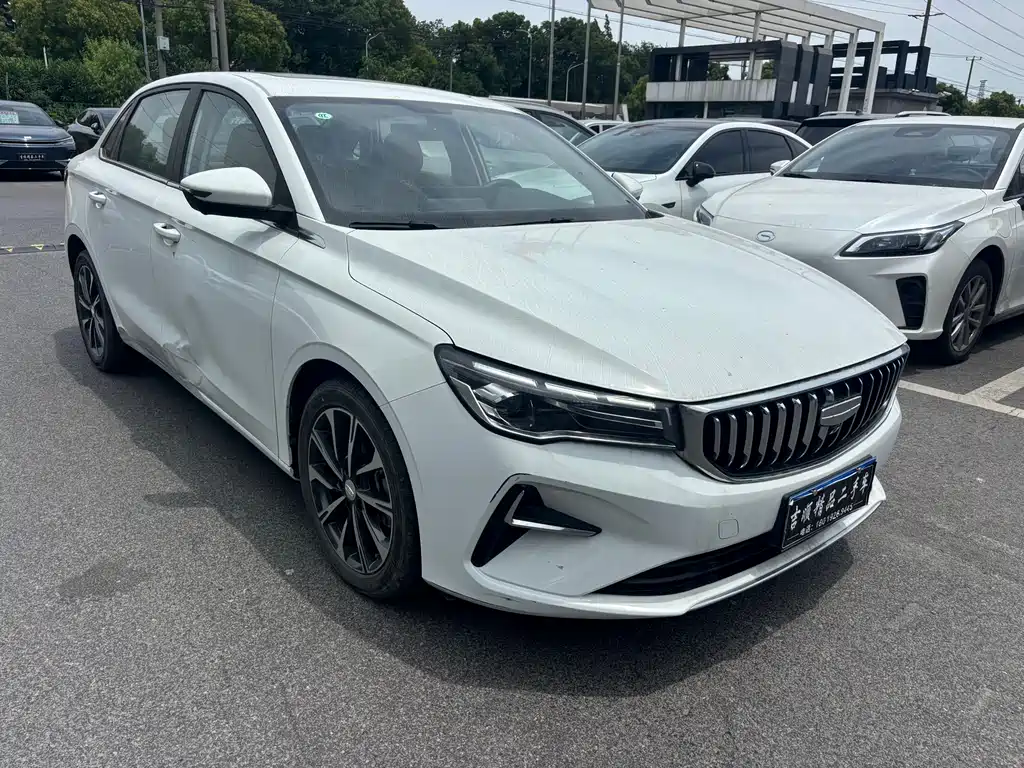Geely Emgrand 2024