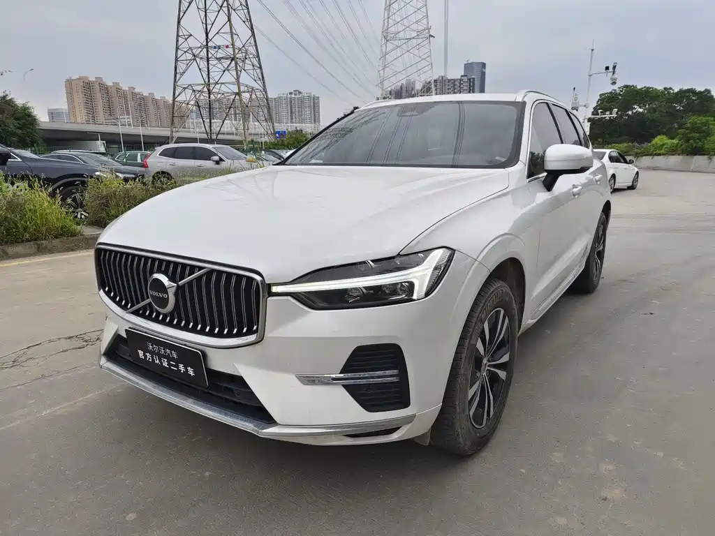 Volvo XC60 2023 — фото 1