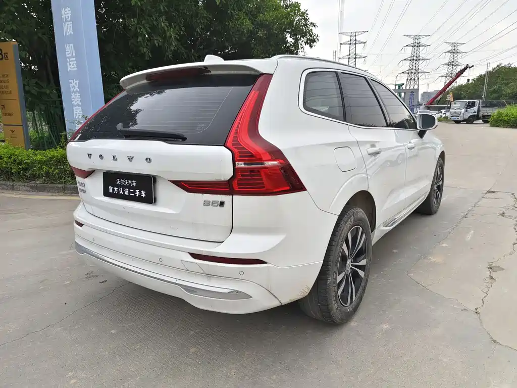 Volvo XC60 2023 — фото 9
