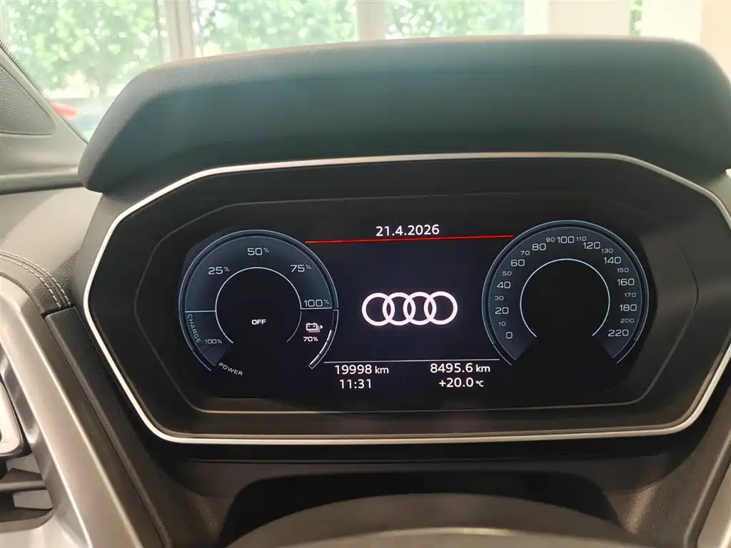 Audi Q4 e-tron 2024 — фото 4