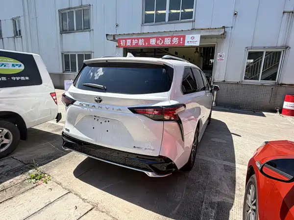 Toyota Granvia 2025