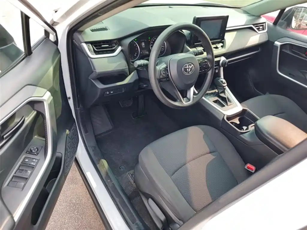 Toyota RAV4 2022 — фото 16