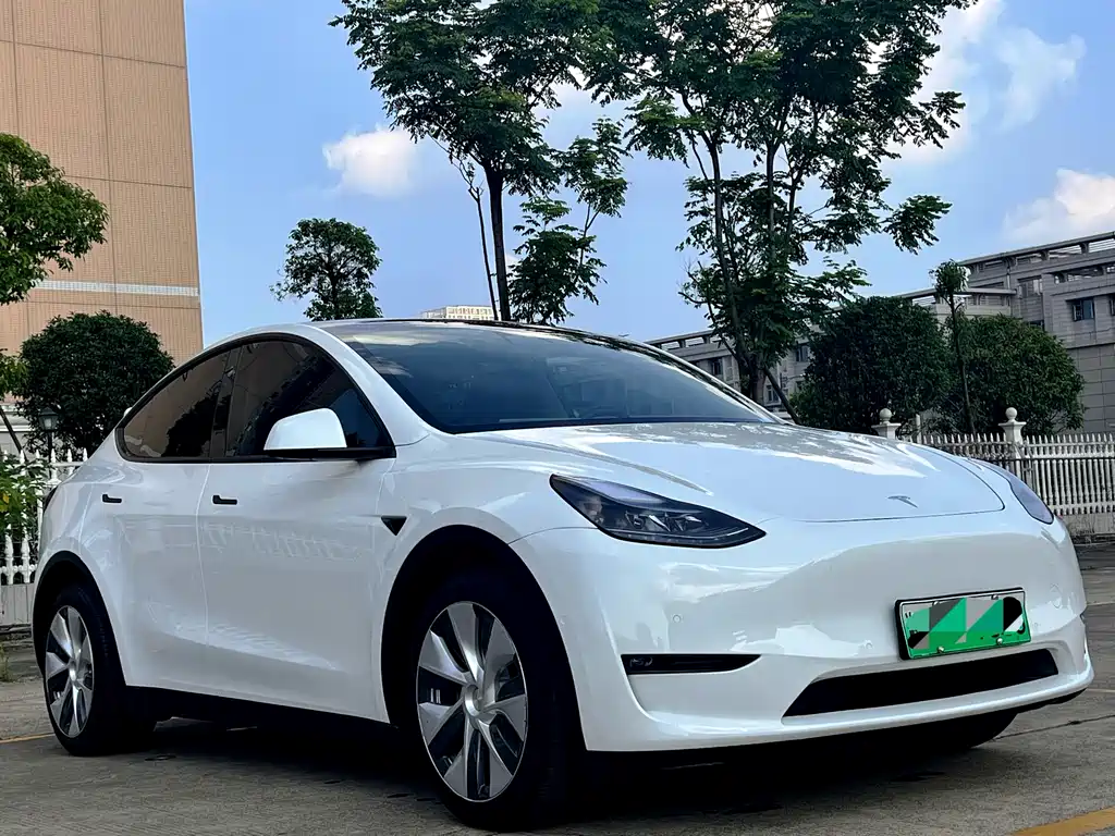 Tesla Model Y 2023 — фото 12