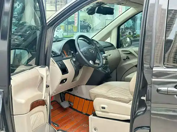 Mercedes-Benz Viano 2011
