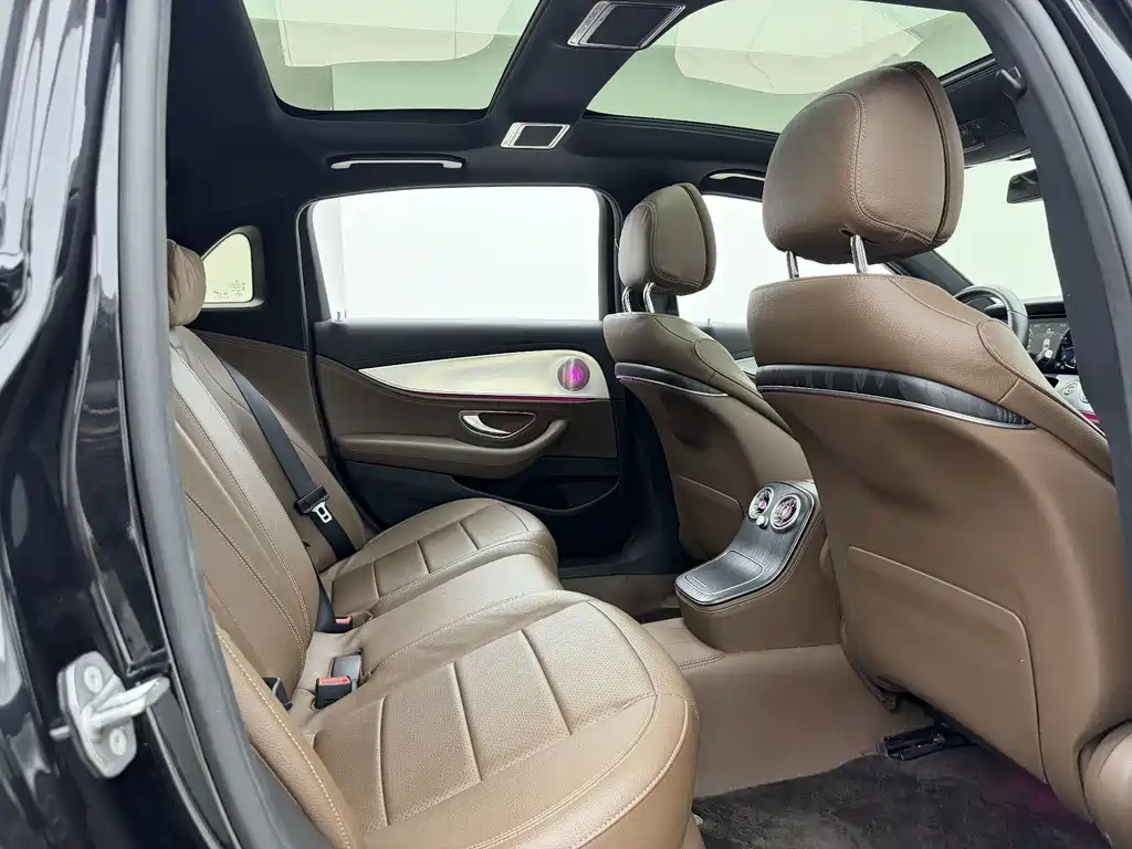 Mercedes-Benz E-Class 2022 — фото 17