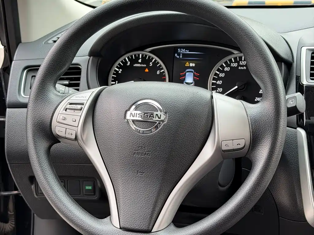 Nissan Tiida 2017 — фото 15