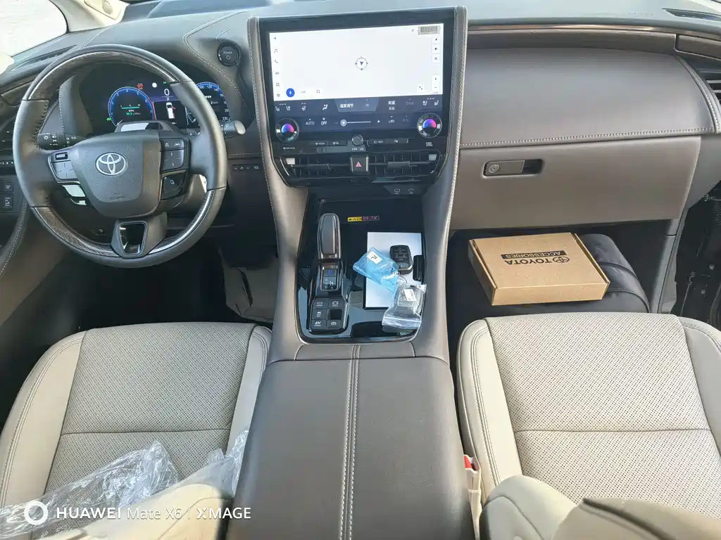 Toyota Alphard — фото 12