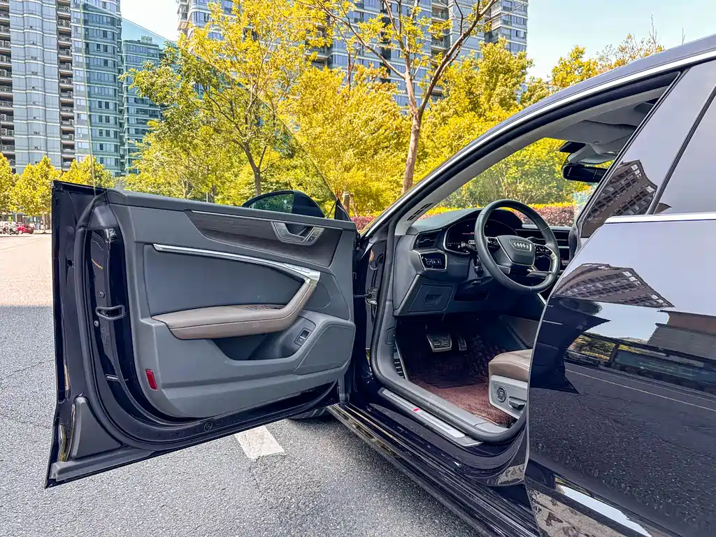 Audi A7L 2023 — фото 13