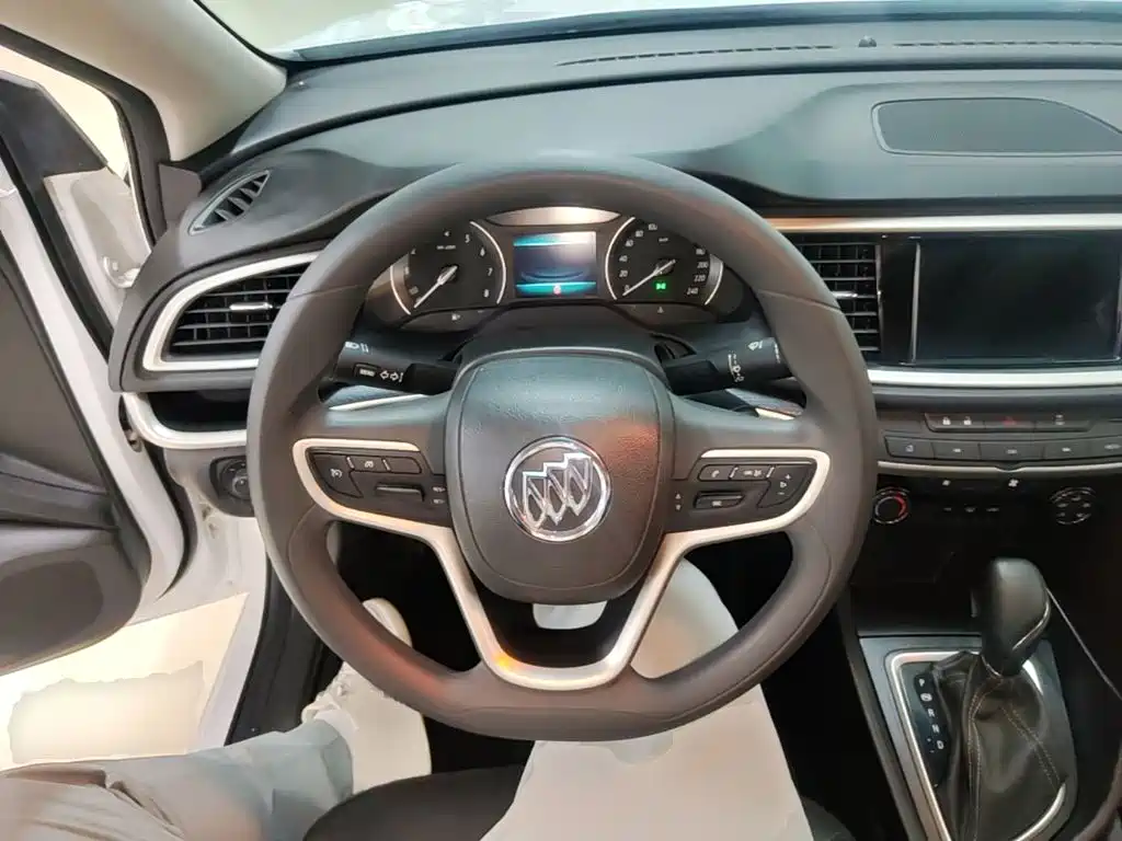 Buick Excelle 2022 — фото 11