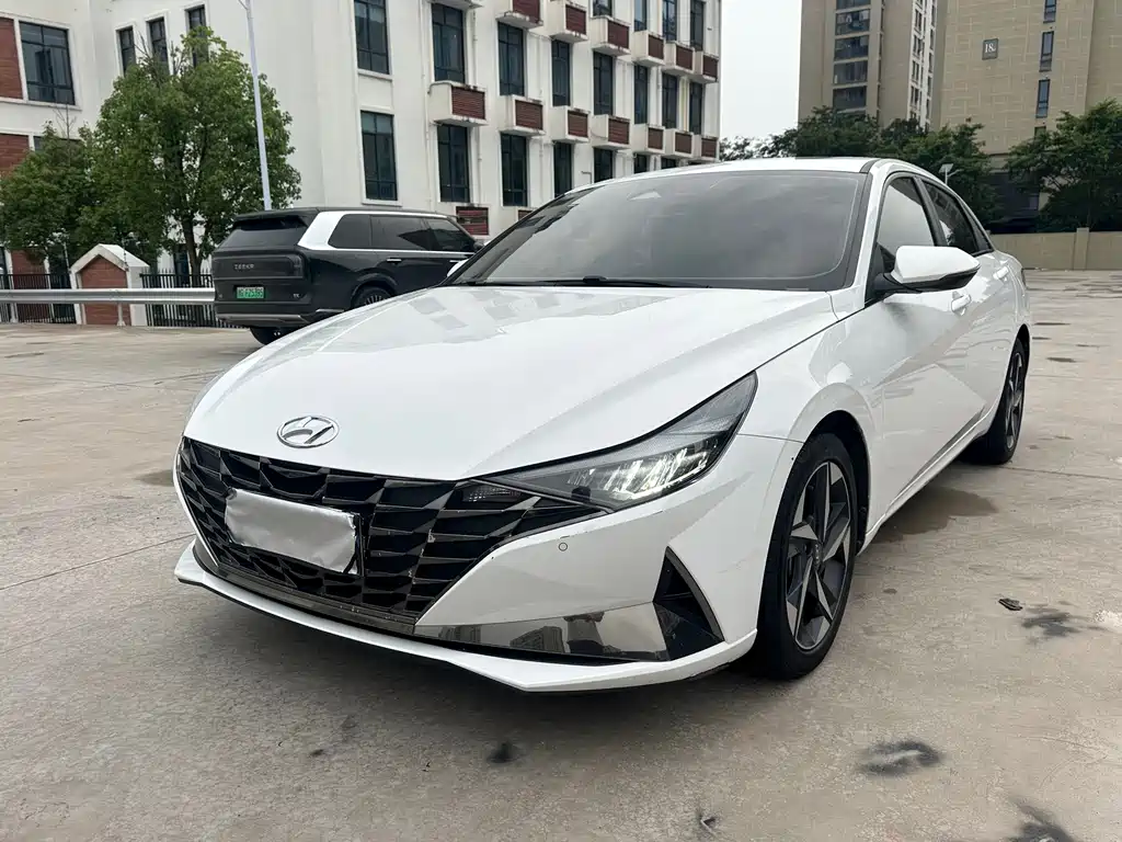 Hyundai Elantra 2023 — фото 1