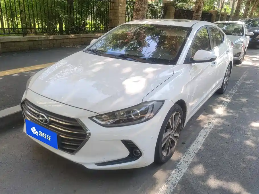 Hyundai Elantra 2016 — фото 1