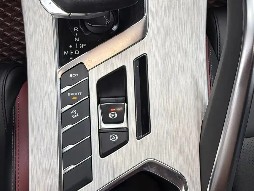Geely Binyue 2022 — фото 11