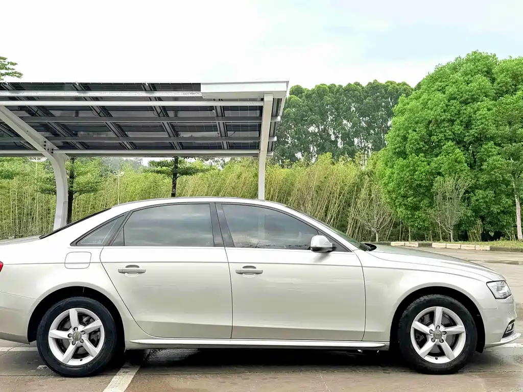 Audi A4L 2015