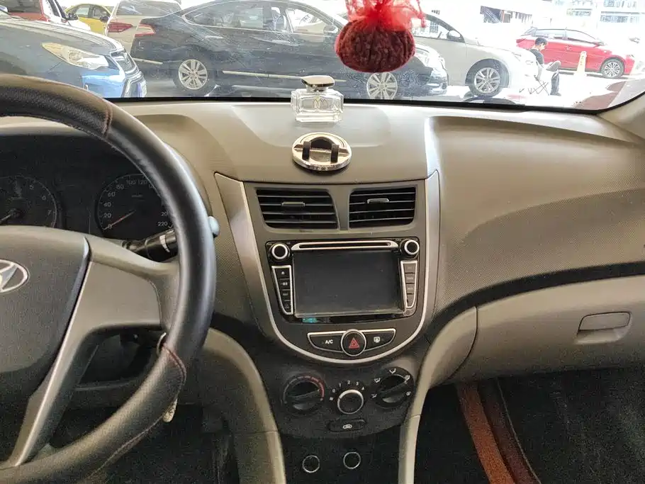 Hyundai Verna 2014 — фото 13