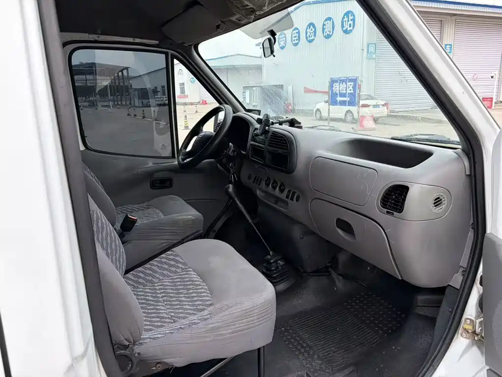 Ford Classic Transit 2015 — фото 11