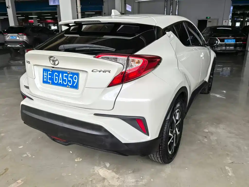 Toyota C-HR 2019 — фото 19