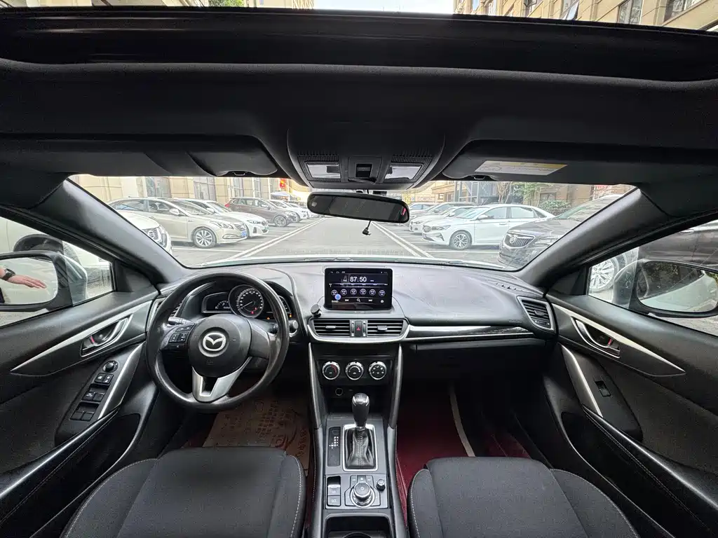 Mazda CX-4 2017 — фото 12