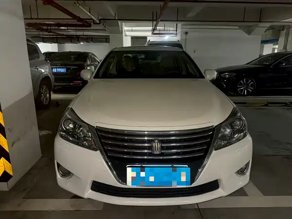 Toyota Crown 2014