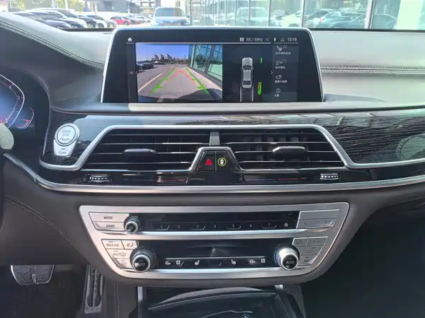 BMW 7 Series 2021