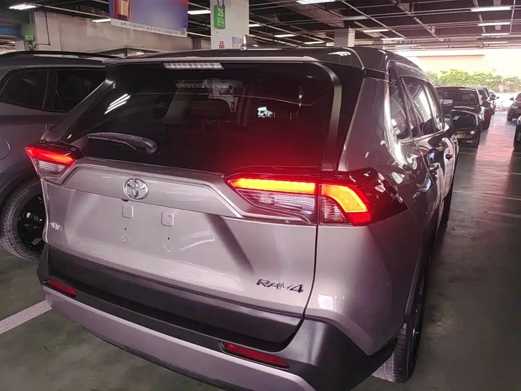 Toyota RAV4 2020 — фото 7