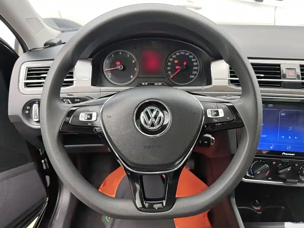Volkswagen Santana 2017 — фото 11
