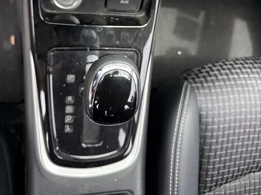 Nissan Tiida 2017 — фото 14
