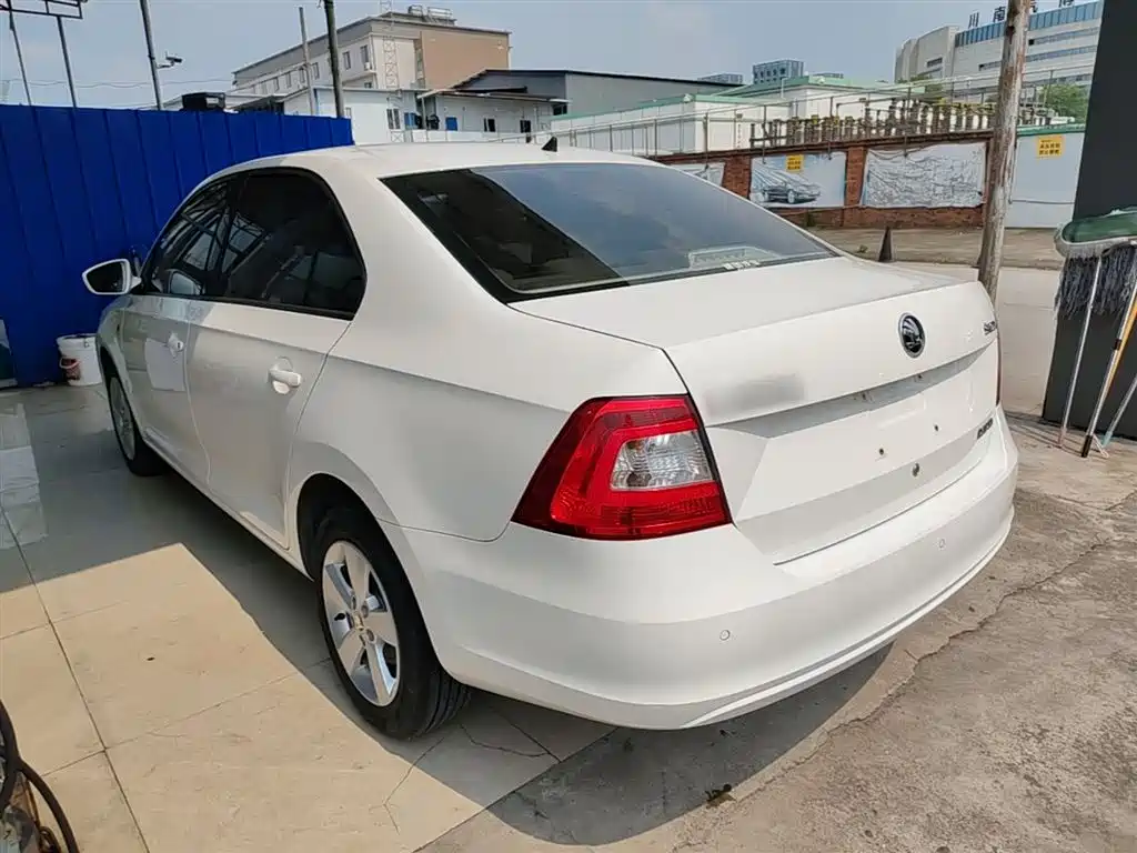 Skoda Rapid 2014 — фото 4