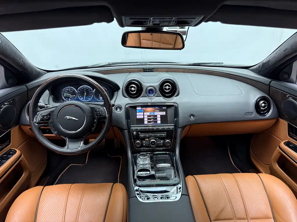 Jaguar XJ 2013 — фото 27