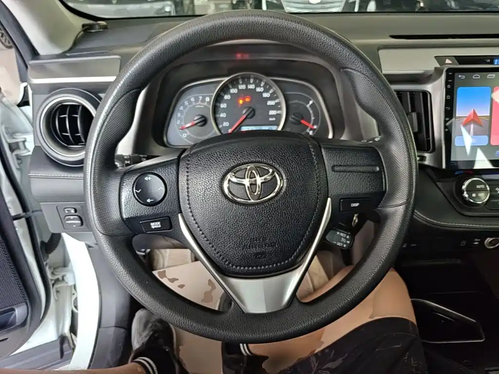 Toyota RAV4 2019 — фото 11