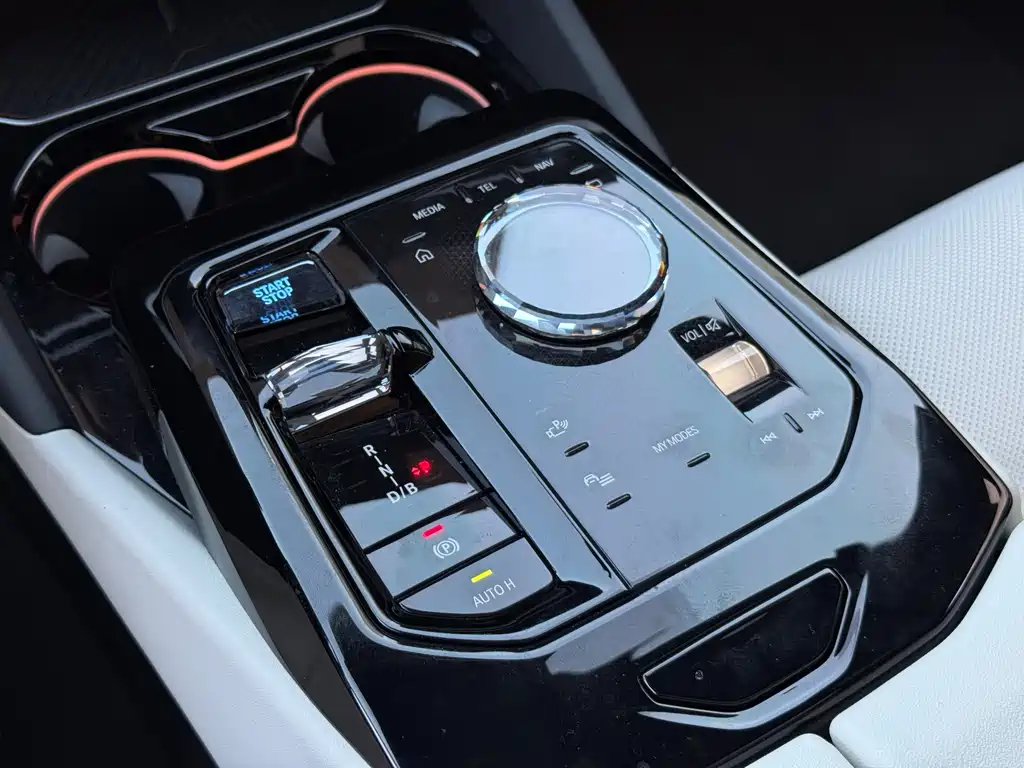 BMW i5 M60 2025 — фото 10