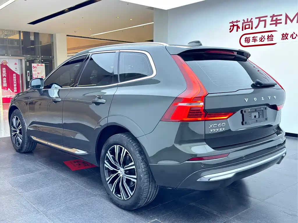Volvo XC60 2022 — фото 17