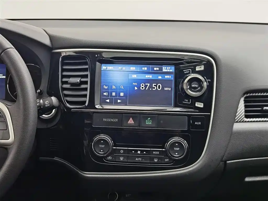 Mitsubishi Outlander 2015 — фото 12