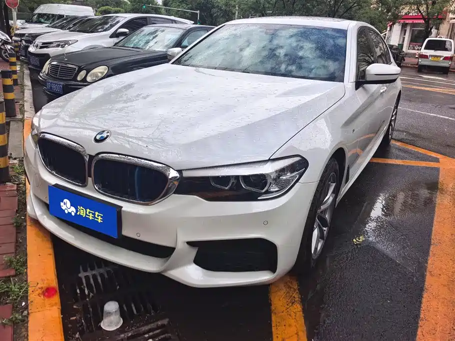 BMW 5 Series 2019 — фото 1