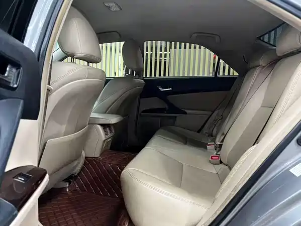 Toyota Reiz 2010