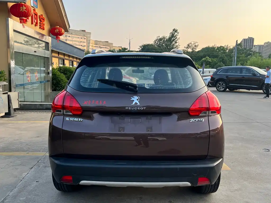 Peugeot 2008 2015 — фото 10