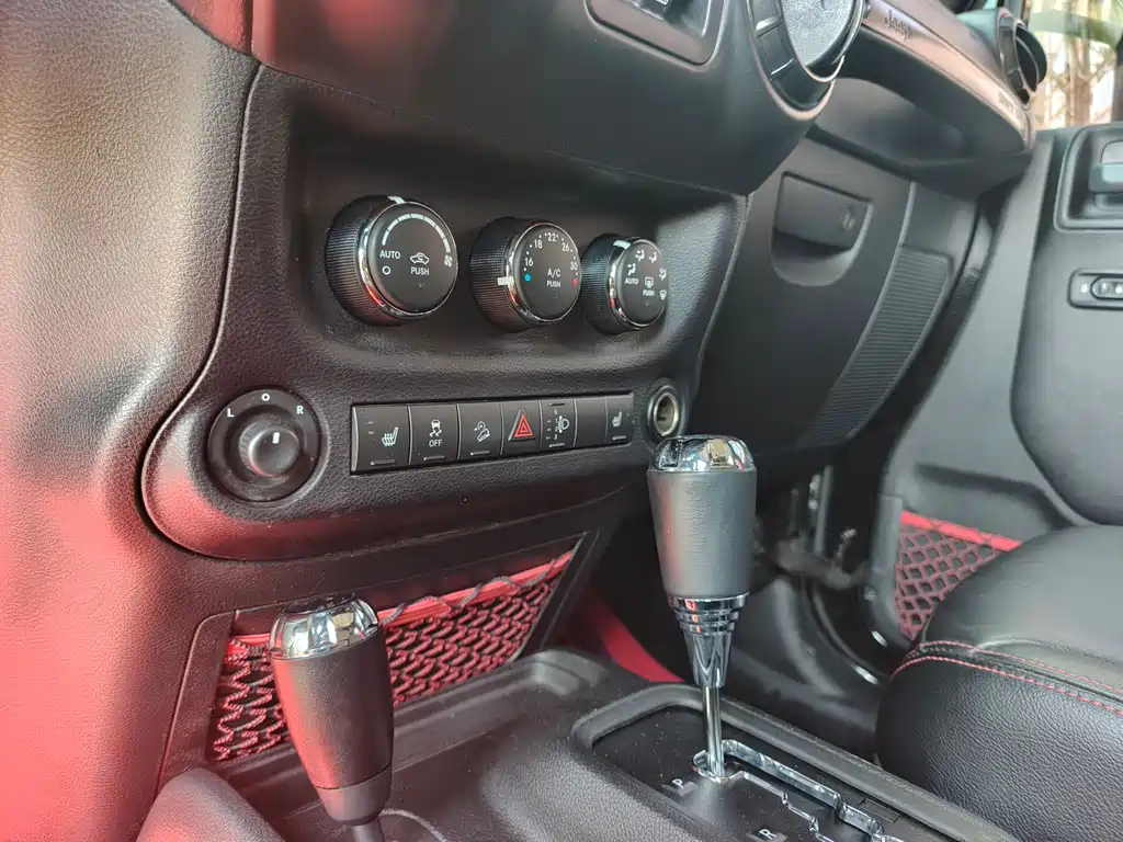 Jeep Wrangler 2017 — фото 9