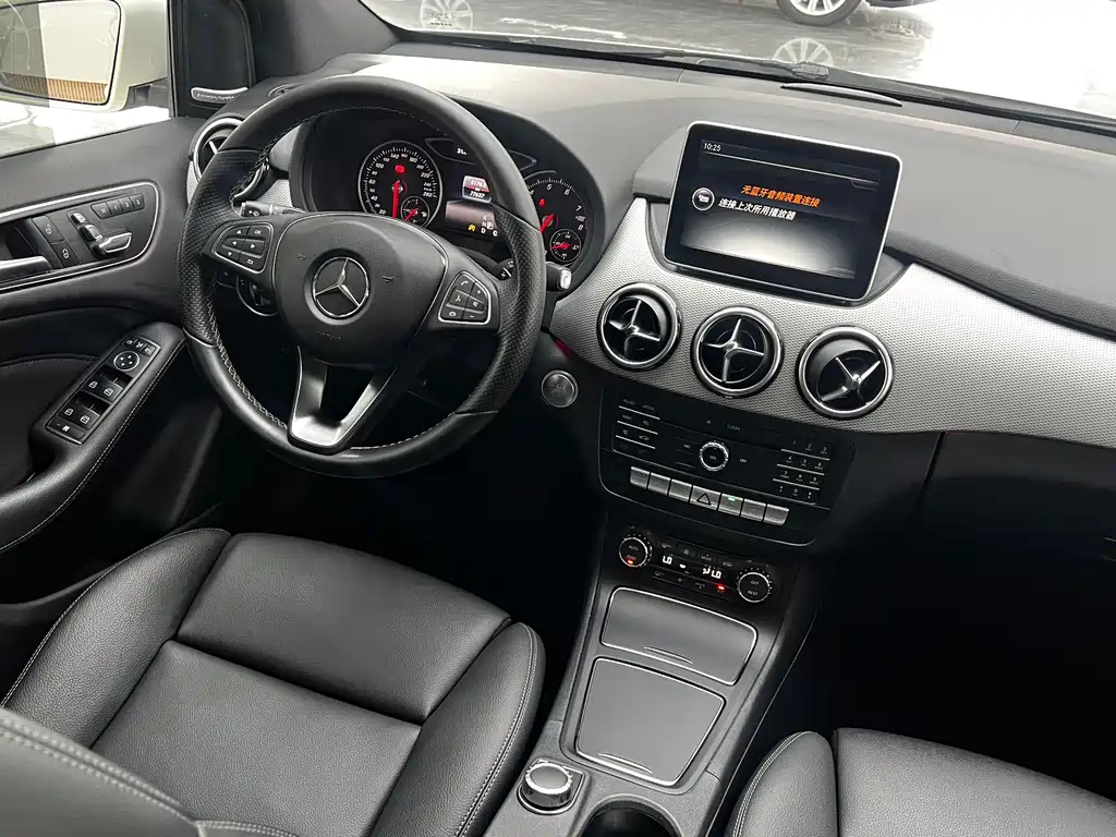 Mercedes-Benz B-Class 2016 — фото 22