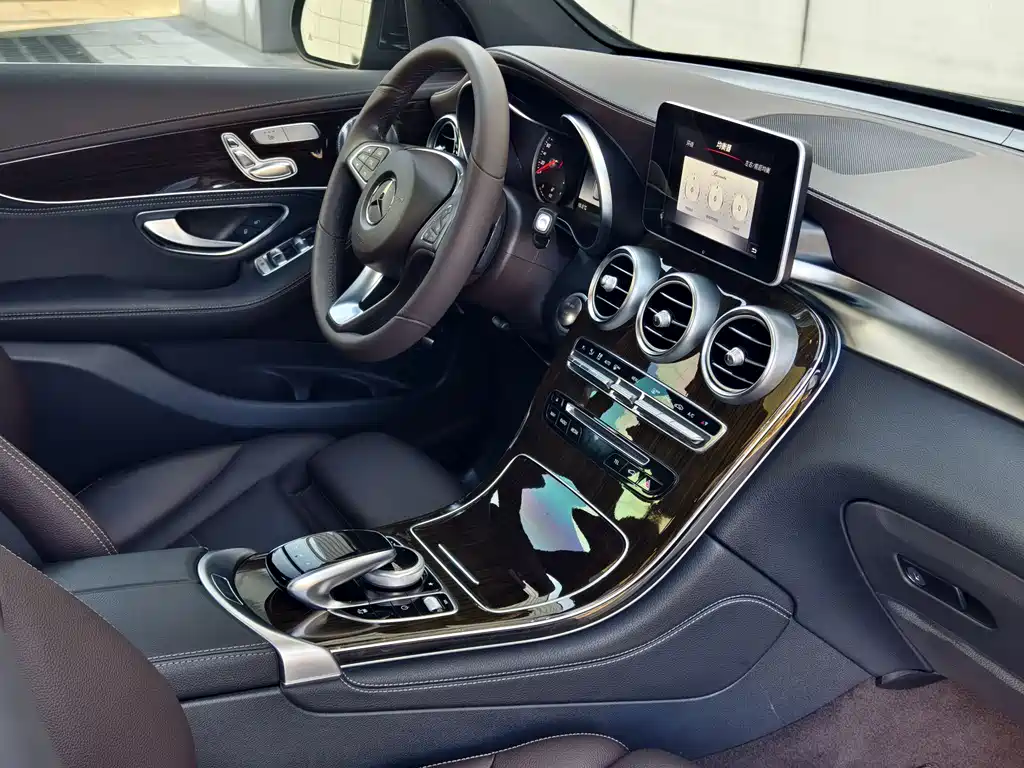 Mercedes-Benz GLC 2018 — фото 12