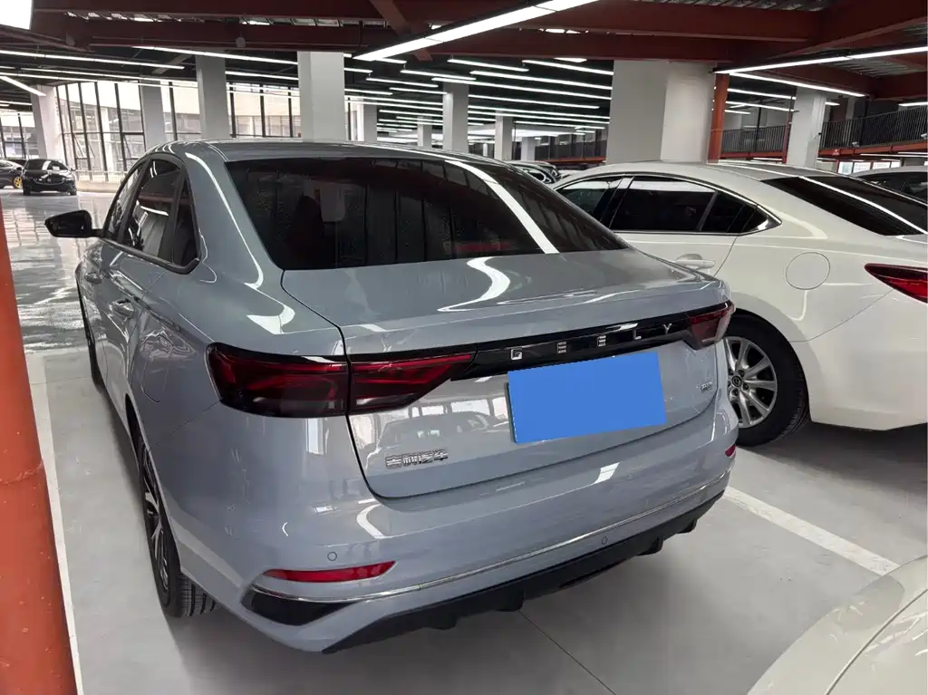 Geely Emgrand 2023