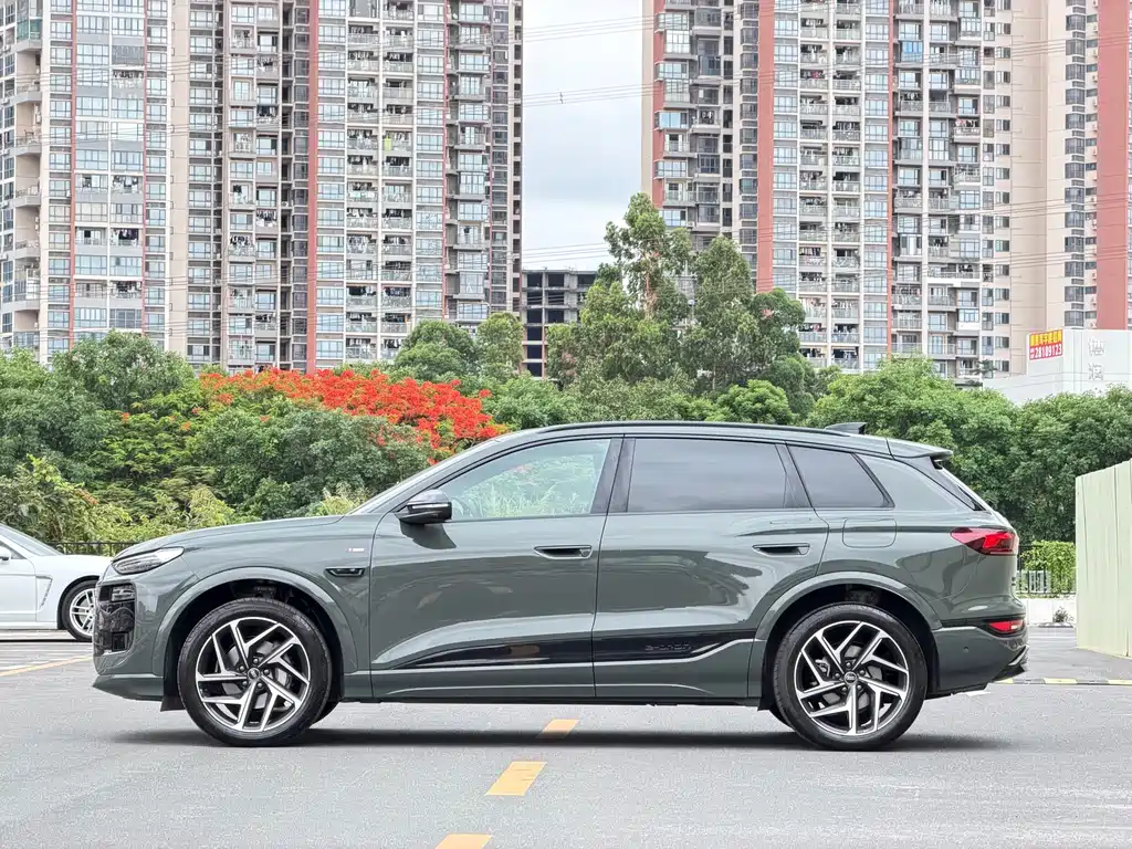 Audi Q6L e-tron 2025 — фото 24