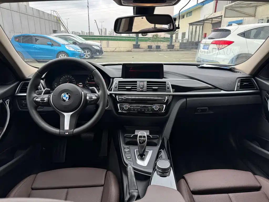 BMW 3 Series 2019 — фото 9