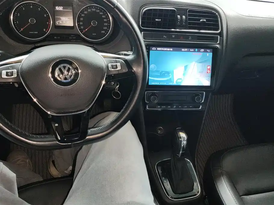 Volkswagen Polo 2015 — фото 12