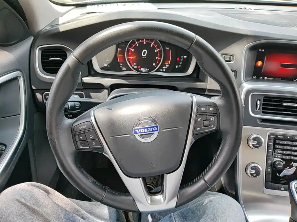 Volvo S60 2017 — фото 11