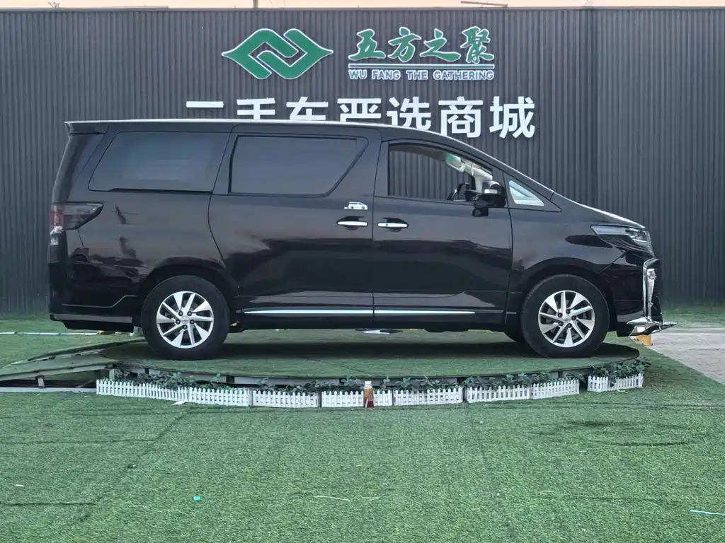 Toyota Alphard 2011 — фото 18