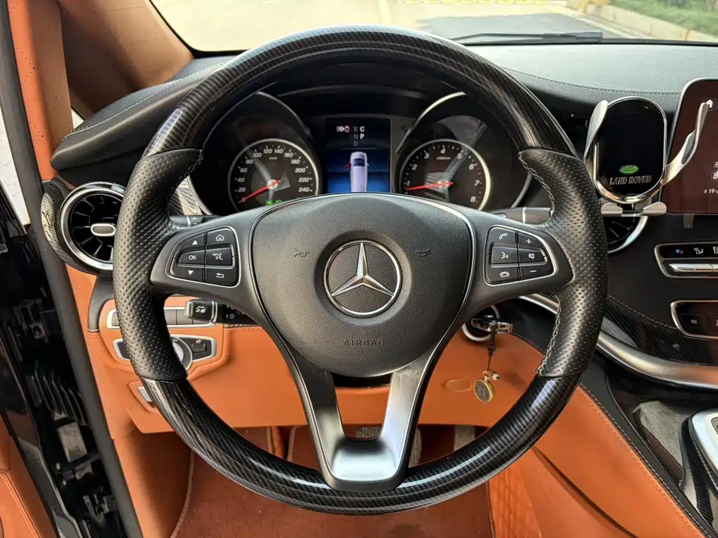 Mercedes-Benz V-Class 2023 — фото 28